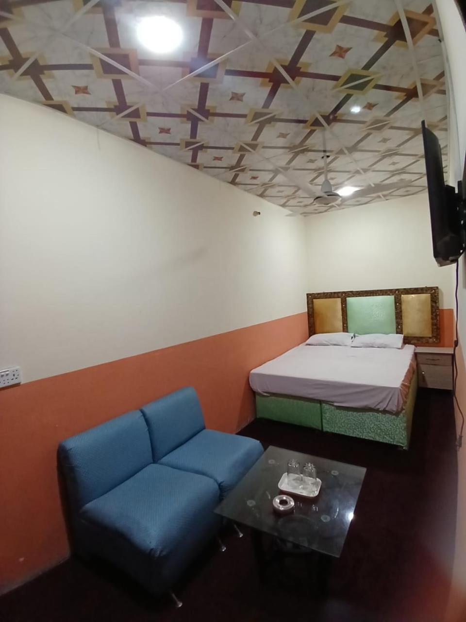 New Pak Royal Hotel لاهور المظهر الخارجي الصورة